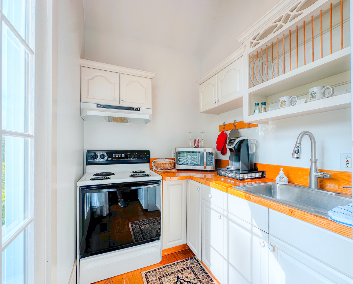 Image of the kitchenette in the Carriage Bay Cottage.