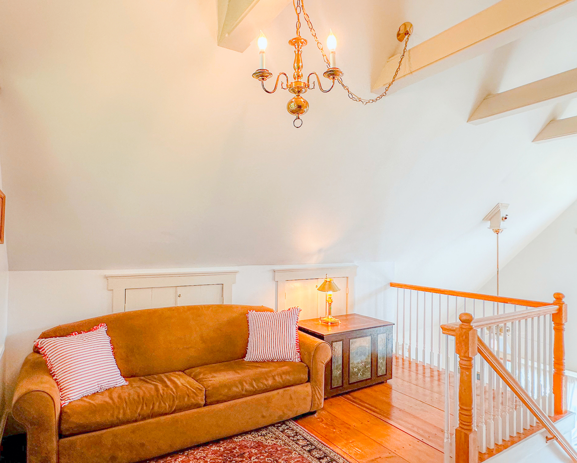 Image of the sitting area in the upstairs loft of the Carriage Bay Cottage.