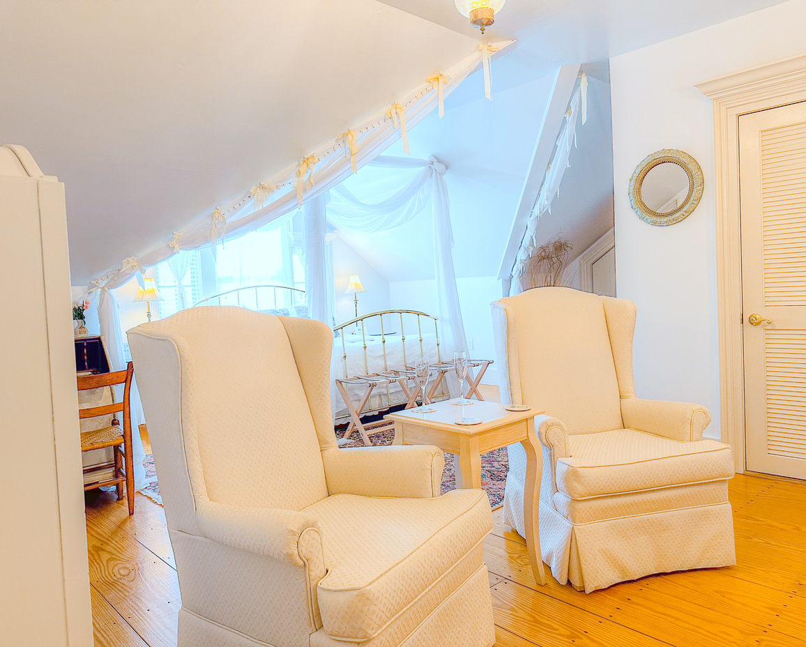 Second image of the sitting area in the Croft Room.