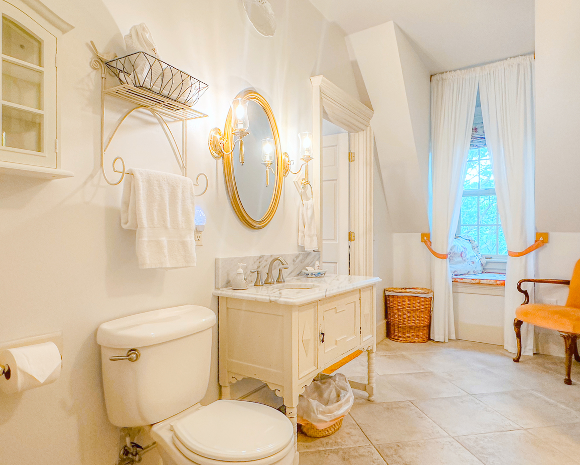 Second image of the bathroom in the Dovecote Room.