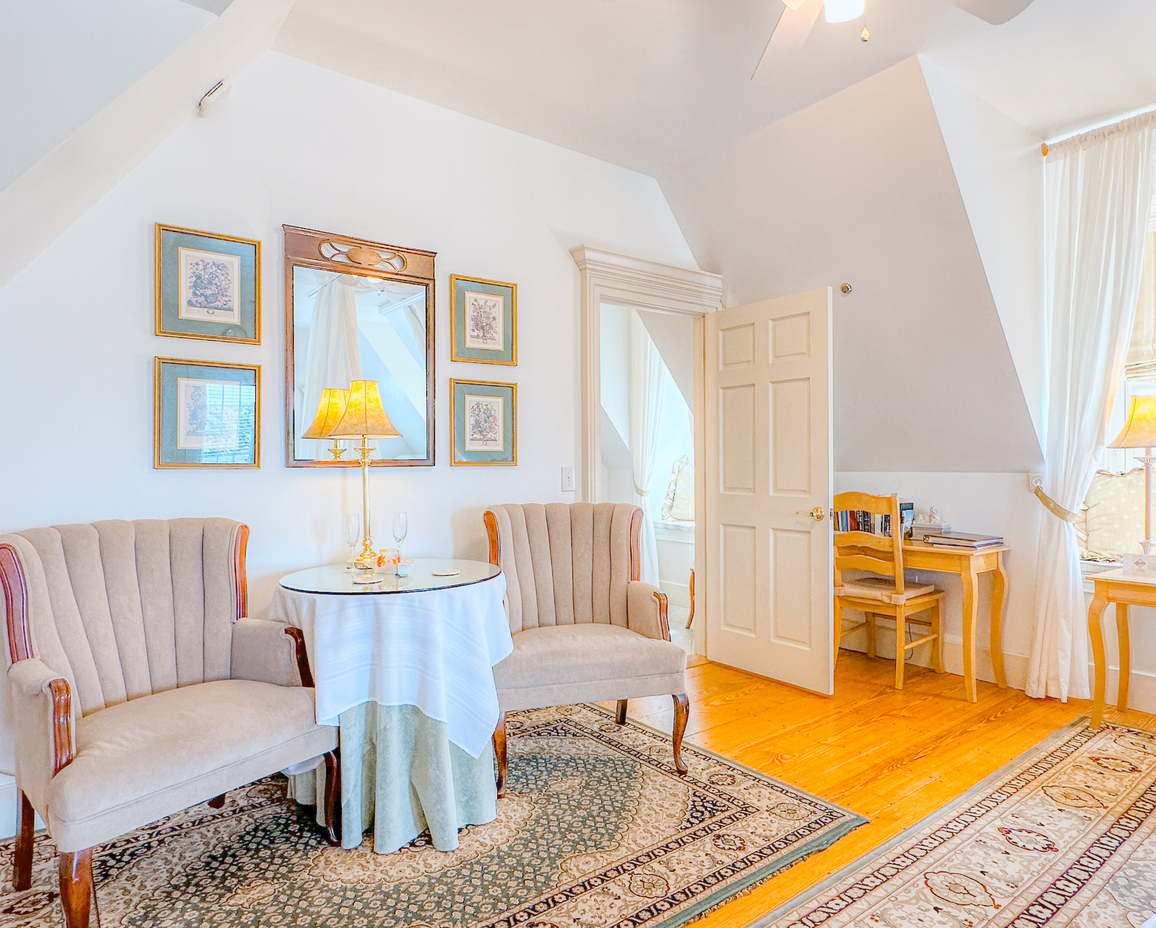 Image of the sitting area in the Gable Room.