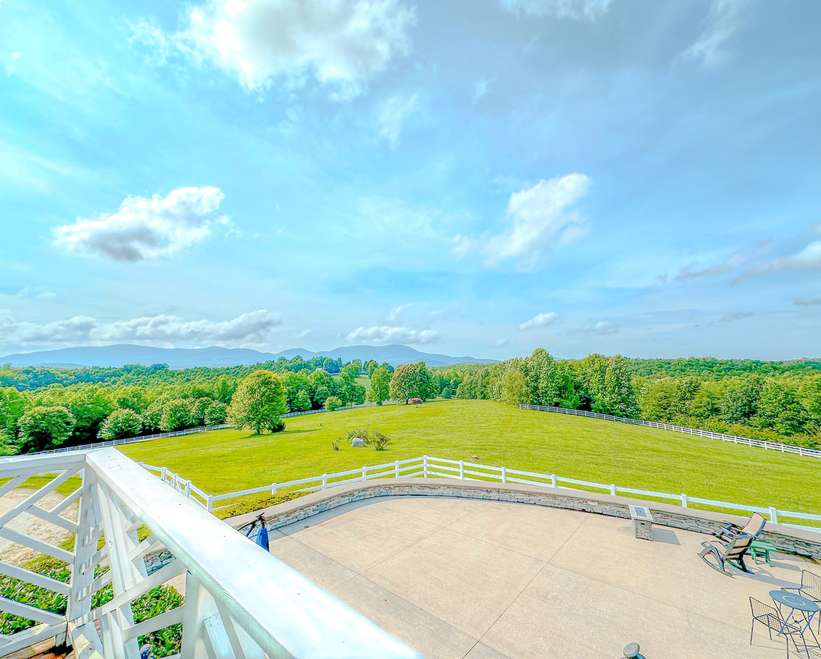 Image of the mountain view from the Gable Room's private balcony.