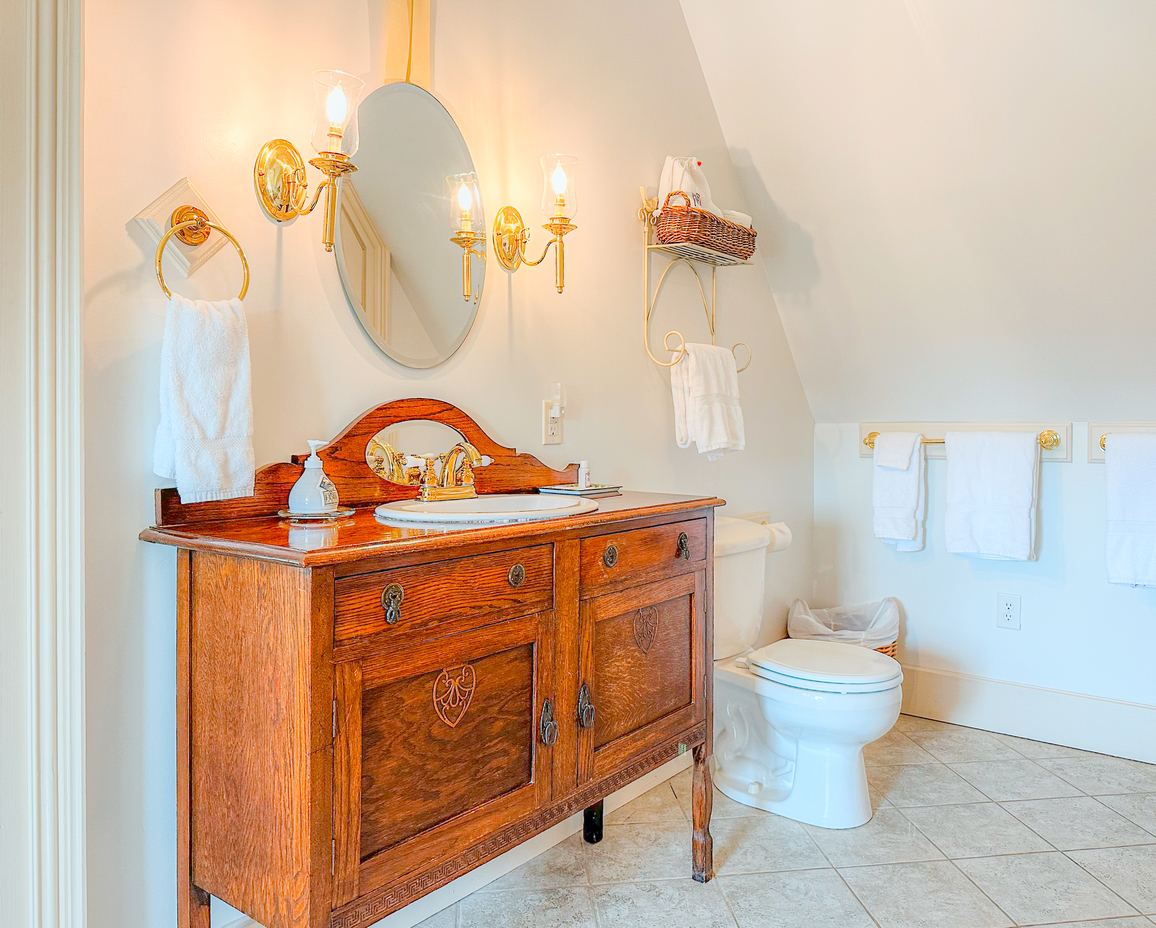 Second image of the bathroom in the Gable Room.