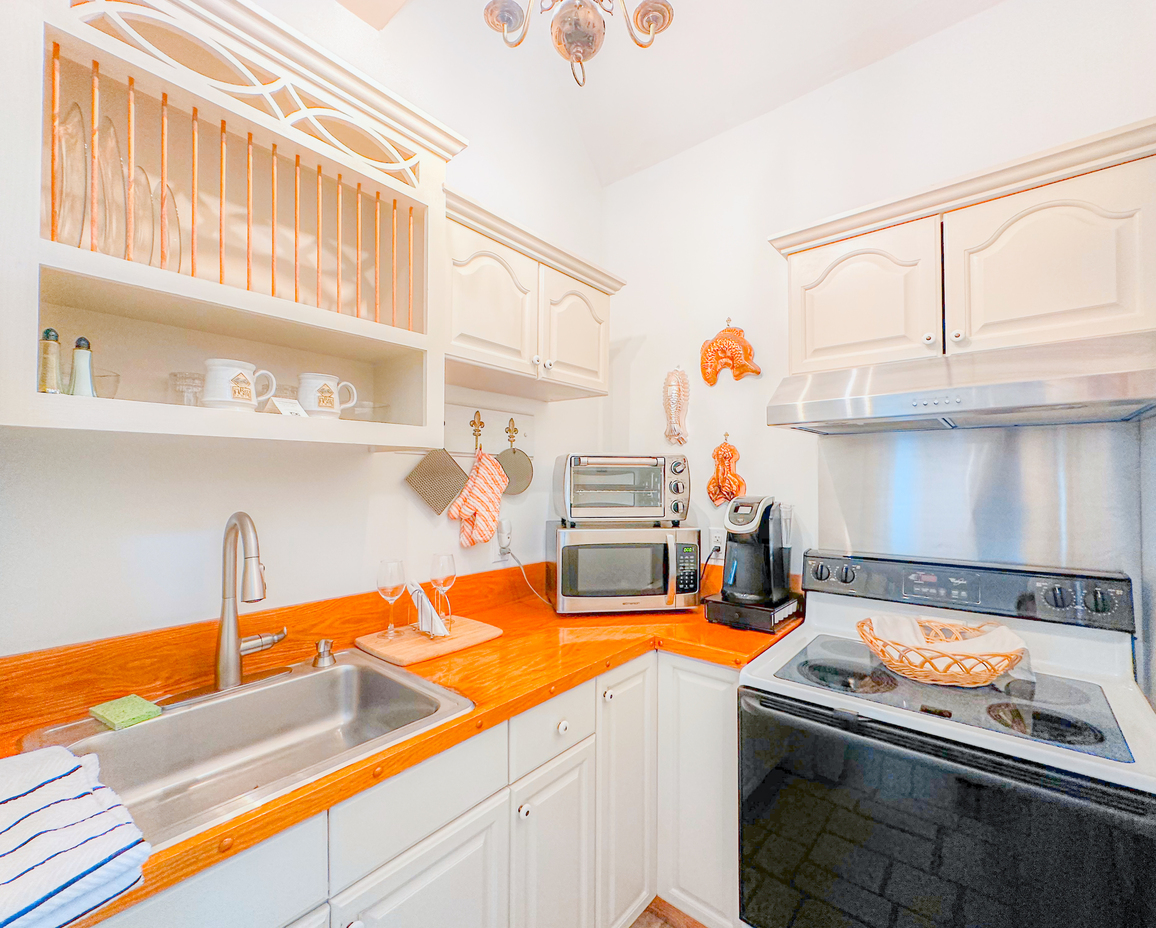 Image of the kitchenette in the Grainary Cottage.