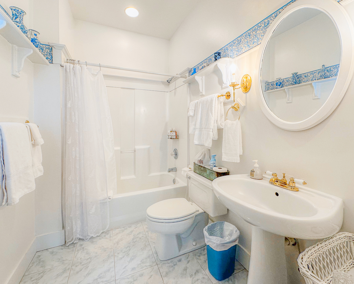 Image of the bathroom in the Hayloft Cottage.