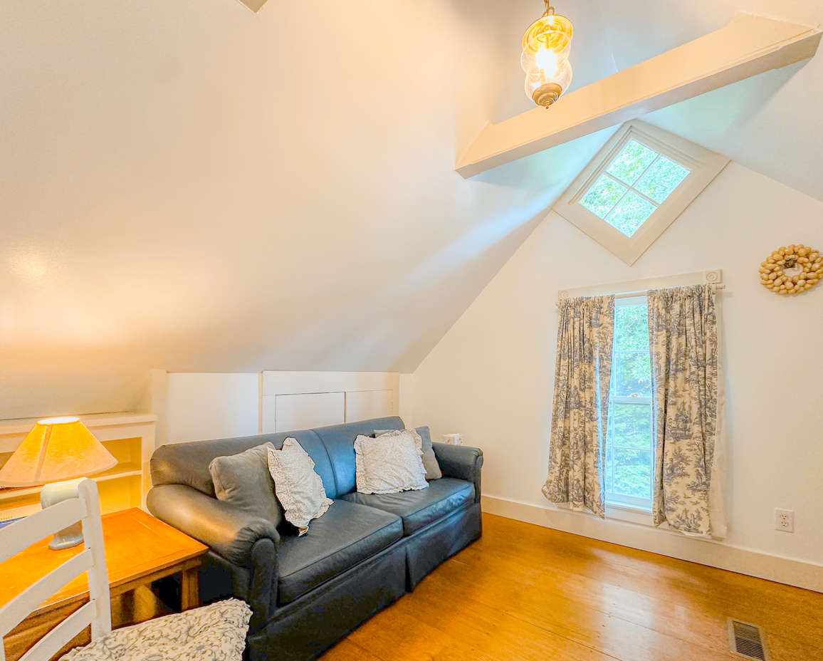 The sitting area in the upstairs loft of the Hayloft Cottage.