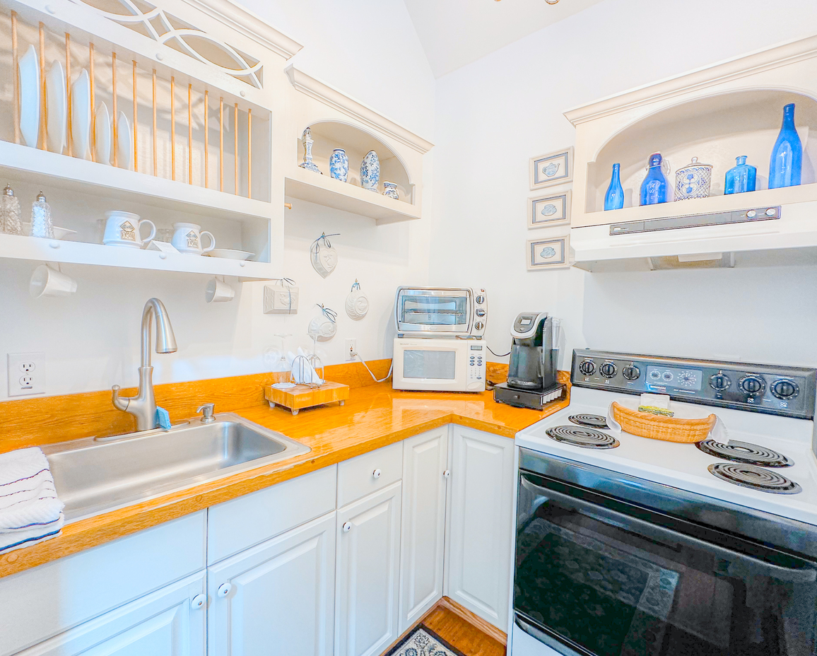 Image of the kitchenette in the Hayloft Cottage.