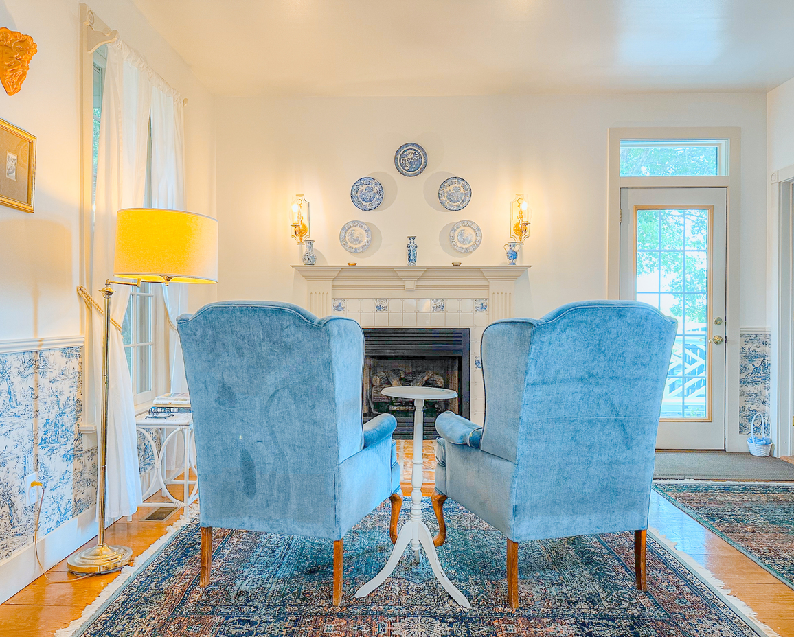 Second image of the sitting area in the Hayloft Cottage.