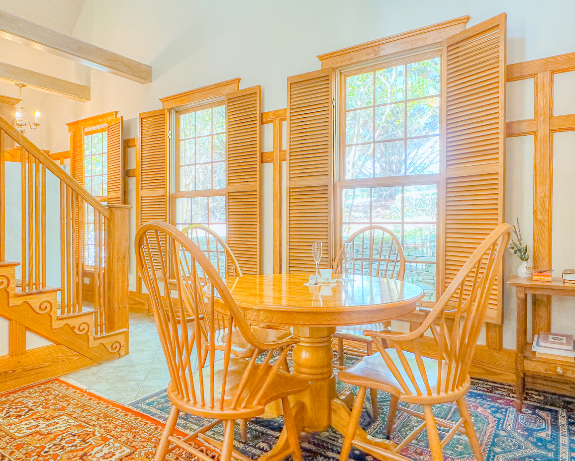 Image of the Huntbox Cottage Dining Room Table