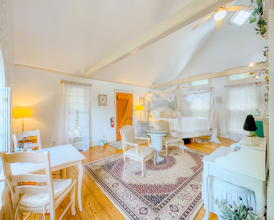 Image of the bedroom in the Springhouse Cottage.