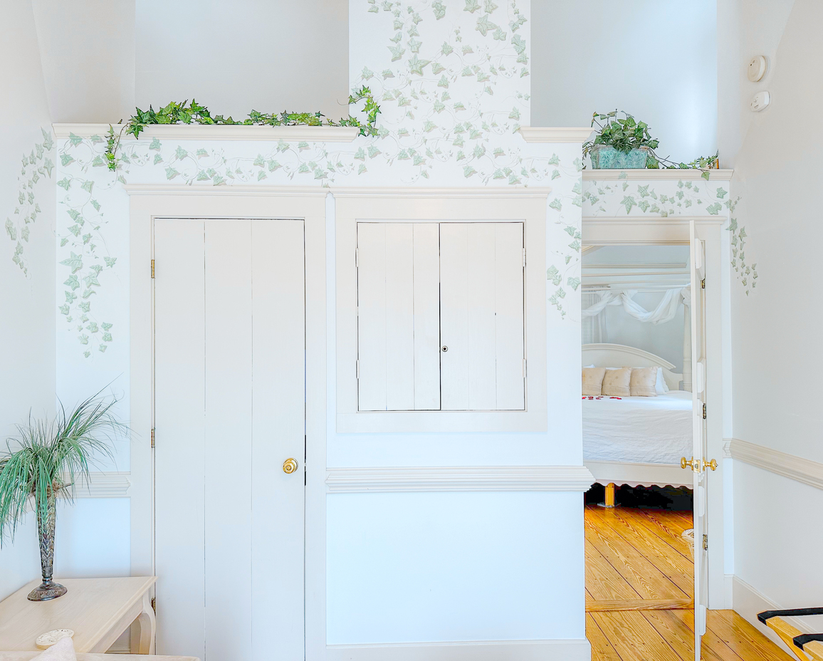 Image of the entrance to the bedroom in the Springhouse Cottage.